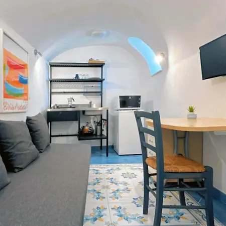 Gioia 13 & Aparthotel Procida
