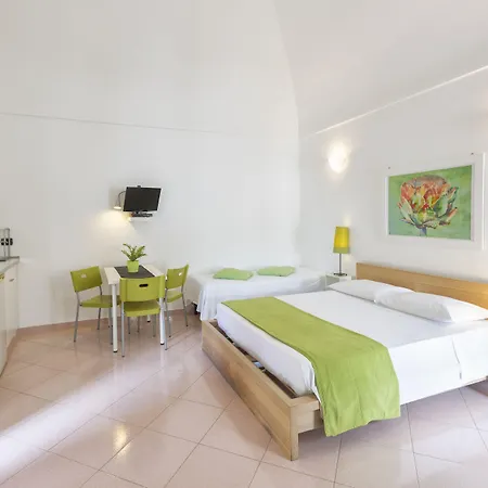 Gioia 13 & Aparthotel 3*