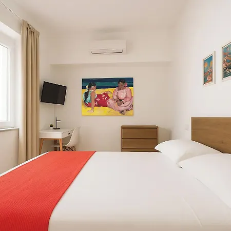 Aparthotel Gioia 13 & 3*