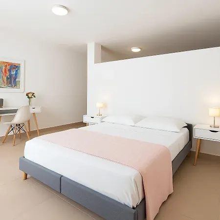 Gioia 13 & Aparthotel 3*